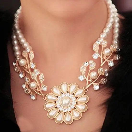 Bohemian Pearl Flower Pendant Necklace – Elegant Choker for Women