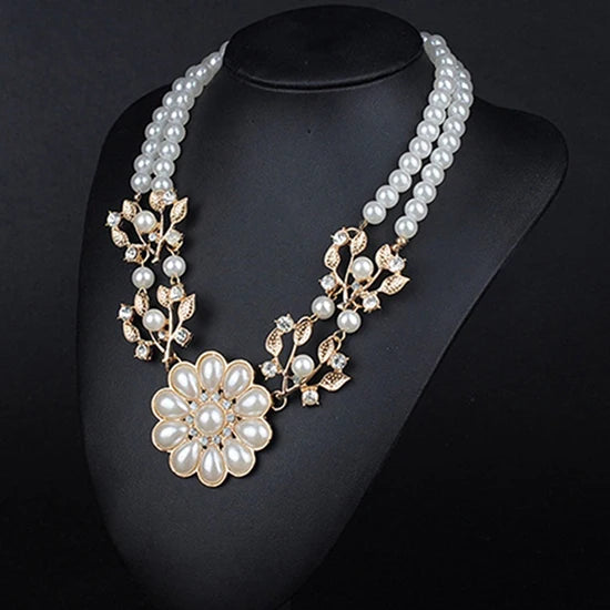 Bohemian Pearl Flower Pendant Necklace – Elegant Choker for Women