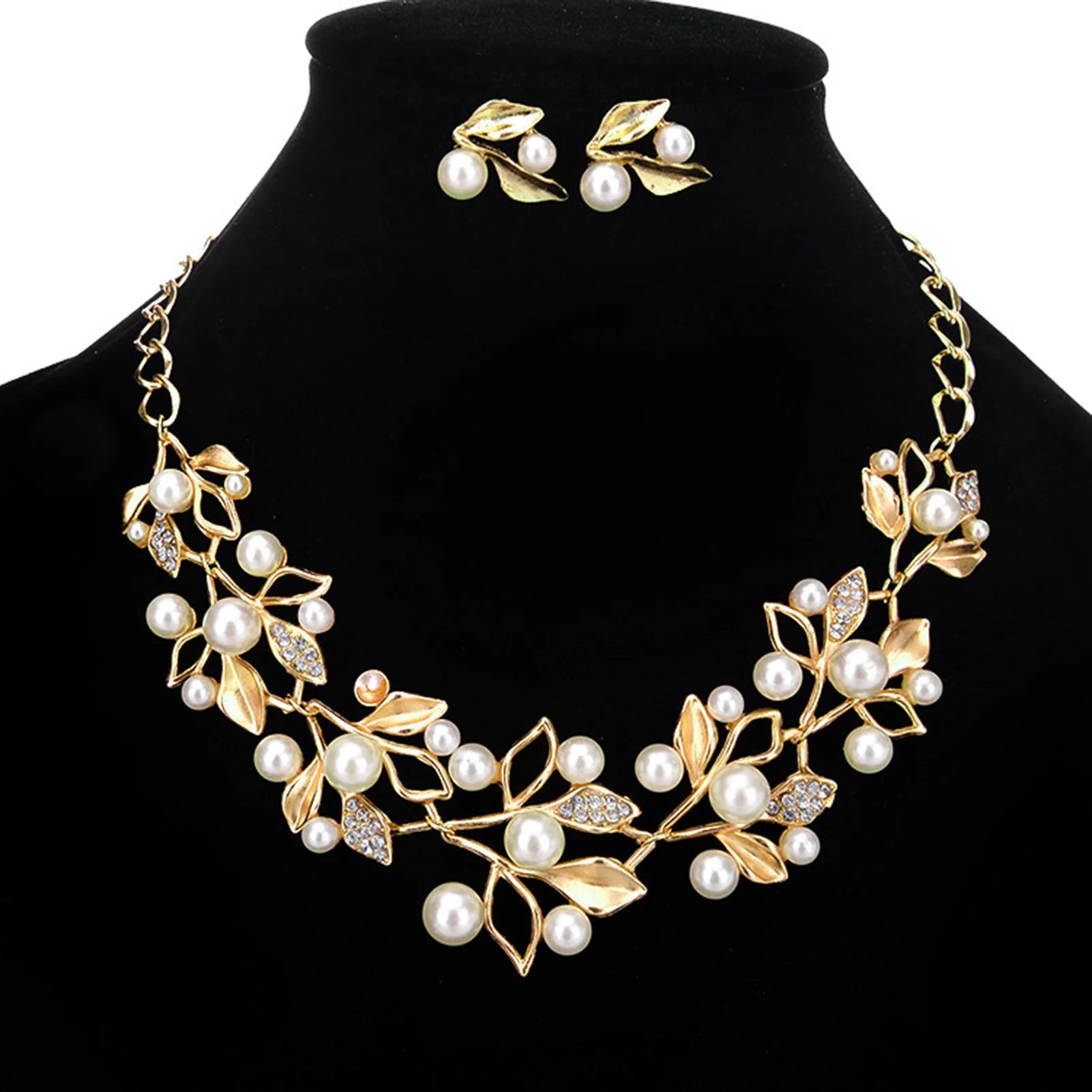 Bohemian Pearl Flower Pendant Necklace – Elegant Choker for Women