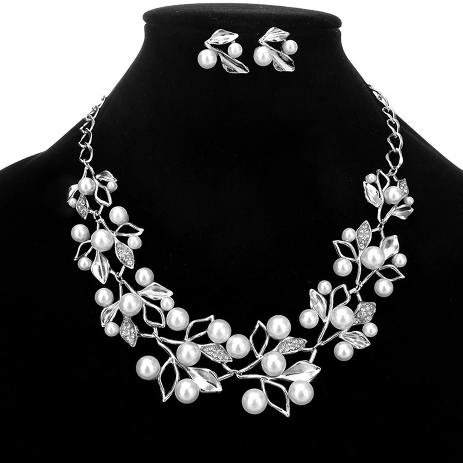 Bohemian Pearl Flower Pendant Necklace – Elegant Choker for Women
