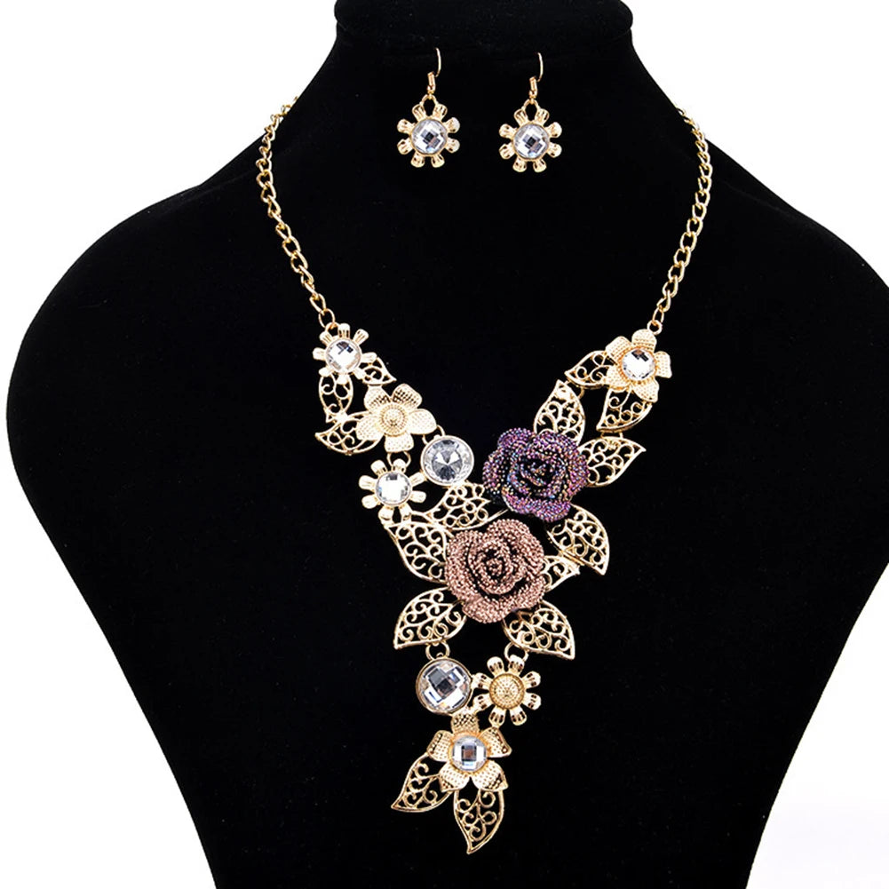 Bohemian Pearl Flower Pendant Necklace – Elegant Choker for Women